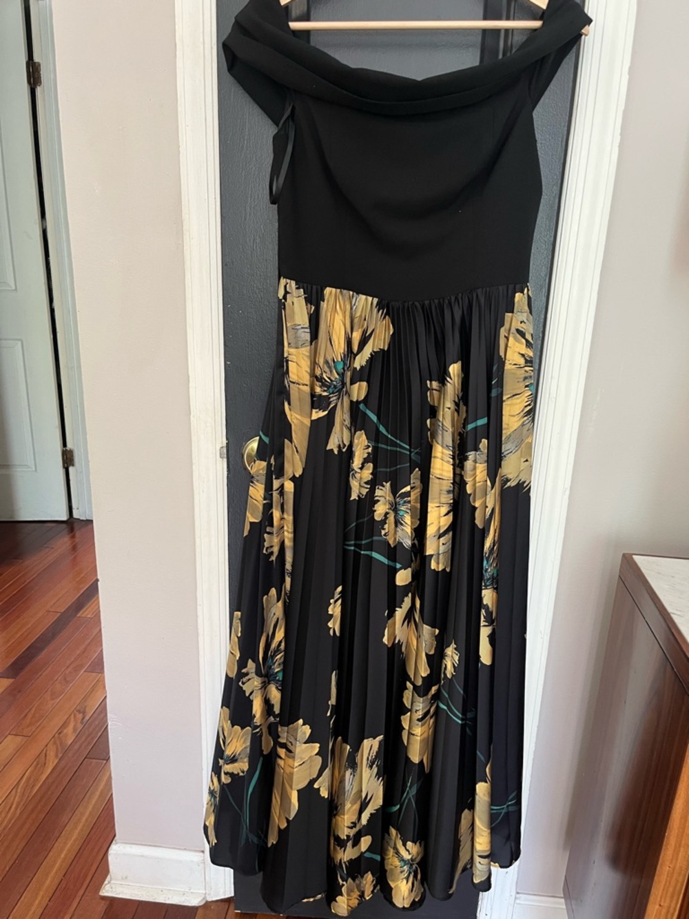 NWT $265 #NUULY #Hutch.Size6.  Black Dress with Yellow-Gold Floral Print - Picture 2 of 6
